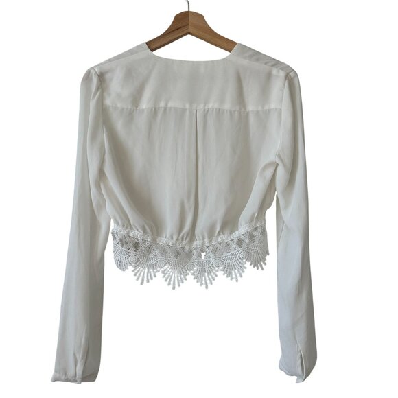 Wyldr XS White Lace Hem Long Sleeve Crop Top With V-Neck & Button Cuffs - Picture 3 of 8